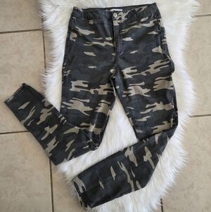Women's Camo Cargo Skinny Pants
